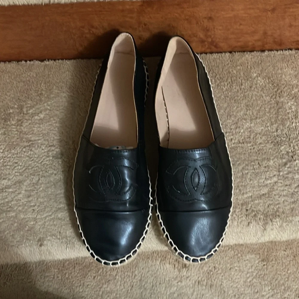 CHANEL Black Espadrilles Like New In Excellent Condition